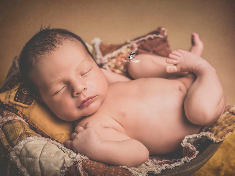 foto recién nacido con hermanito sesión fotos valencia