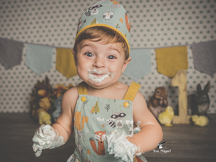 Eva-Miquel-Fotografia-Valencia-Vilamarxant-sesion-fotos-smash-cake-tarta-cumpleaños-niños-recuerdo-original-bonito-9