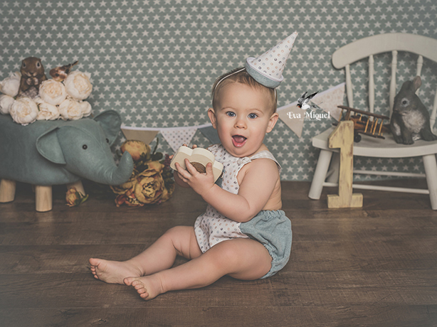 Eva-Miquel-Fotografia-Valencia-Vilamarxant-sesion-fotos-smash-cake-tarta-cumpleaños-niños-recuerdo-original-bonito-1